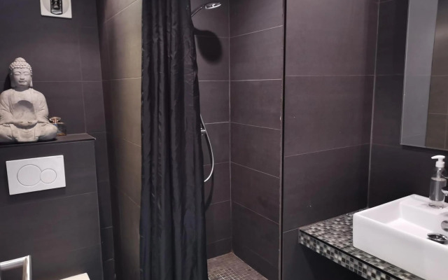 7 Art Hotel Cannes
