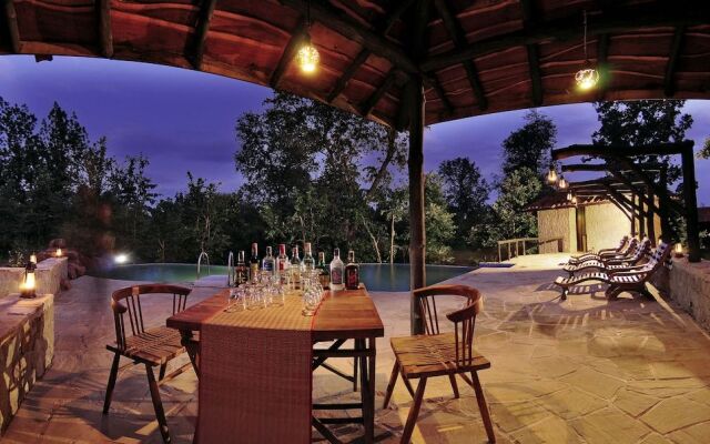 Pugdundee Safaris - Kanha Earth Lodge