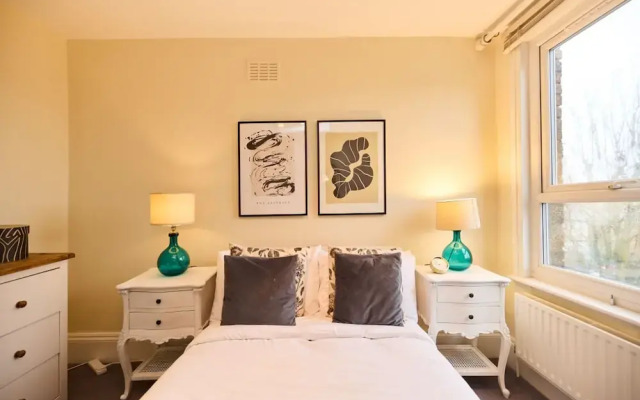The Peckham Hideaway - Bright 3bdr Flat