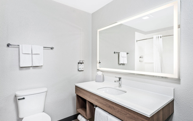 Holiday Inn Express Hotel & Suites Chicago-Algonquin by IHG