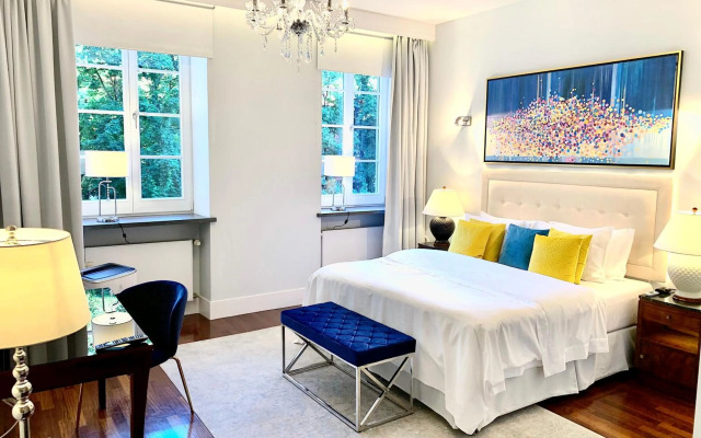 MONDRIAN Luxury Suites & Apartments Market Square IV