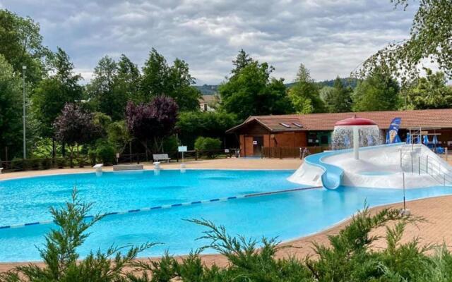 Gîte Saint-Romain-d'Urfé, 5 pièces, 9 personnes - FR-1-496-36