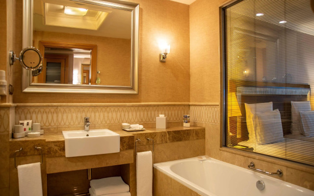 Fairmont Chicago at Millennium Park