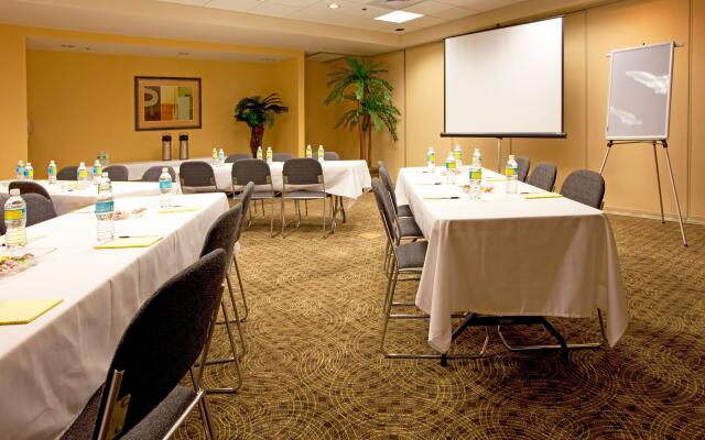 Holiday Inn Express & Suites Chaffee-Jacksonville West by IHG