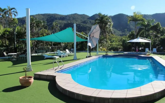 AFFORDABLE ISLAND ESCAPE! Queen Studio, Nelly Bay