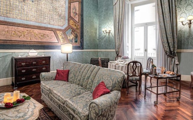 Lady Mary's Tribunali Luxury Suite