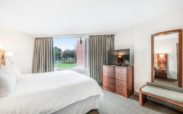 Victoria Regent Waterfront Hotel & Suites