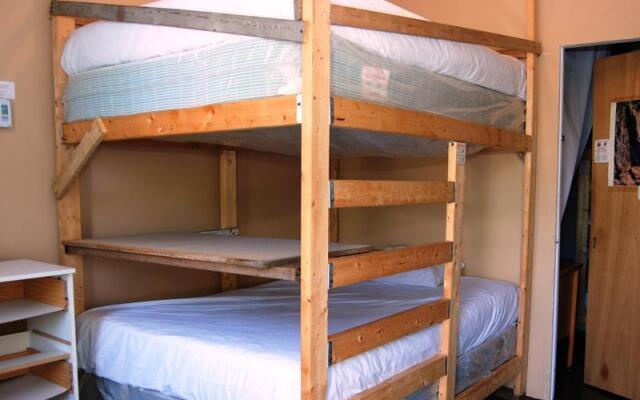 Econo Hostel