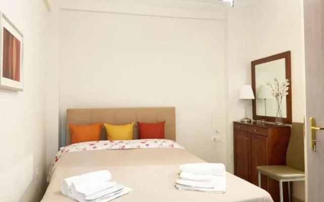 Crimson Suite: 1-Bedroom Apartment In Thessaloniki