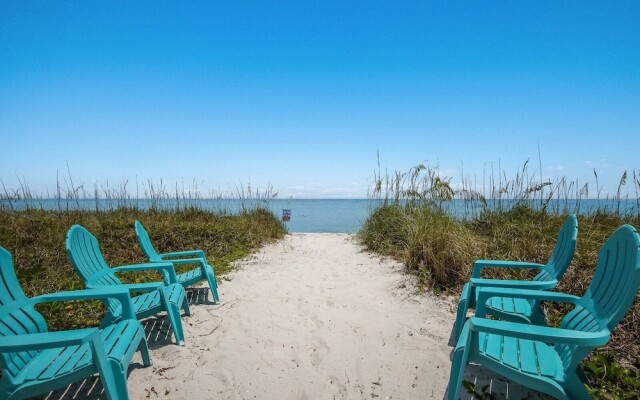 Flamingo Bay 4 Bedroom Home by RedAwning