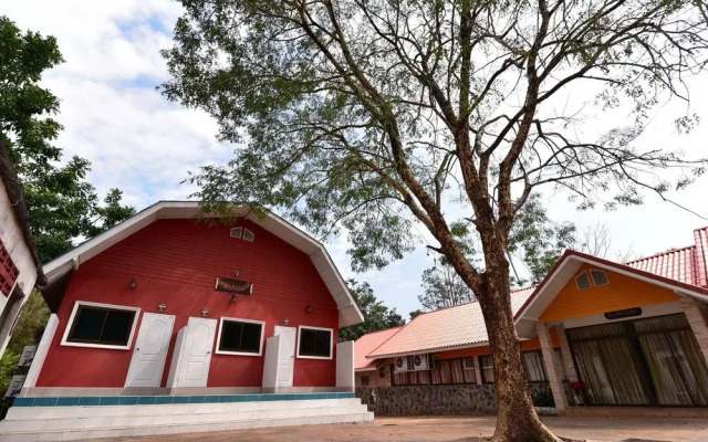 Petch Jed Sao Noi Resort