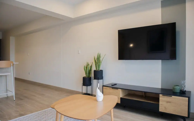w Charming 2BR w Balcony in Miraflores