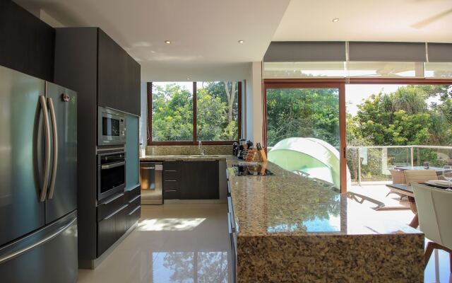 Luxury & Modern Condo by Olahola