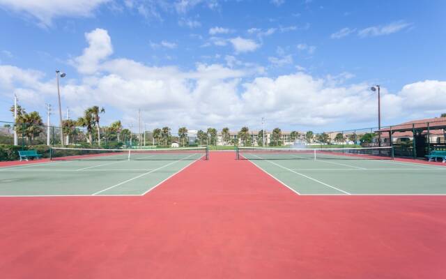 Ocean & Racquet 3/4 by VTrips