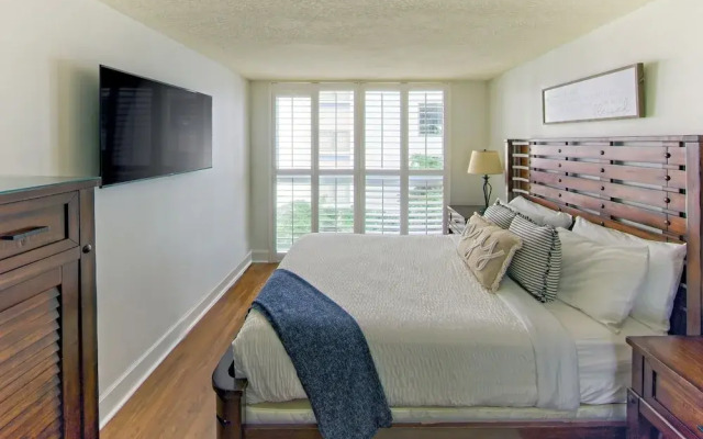 1 Bedroom Steps to Marina and CocoWalk