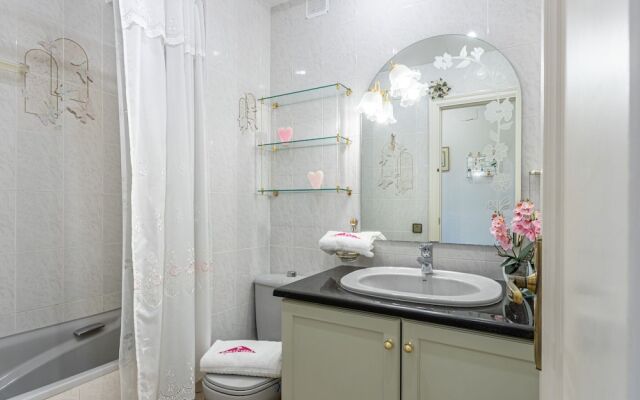 Waterfront Apartment With Large Terrace and Parking Space