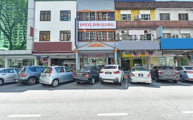 OYO 90703 Hotel Rim Global