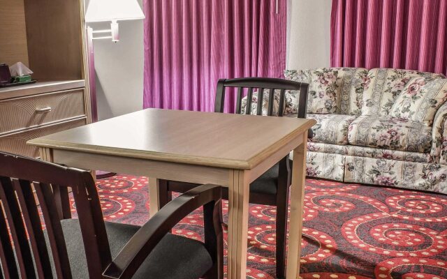 Spencer Inn and Suites