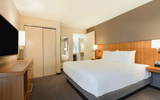 Hyatt Place Houston / The Woodlands