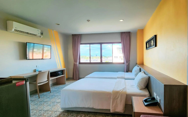 Recenta Suite Phuket Suanluang