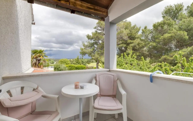 Apartment Dado