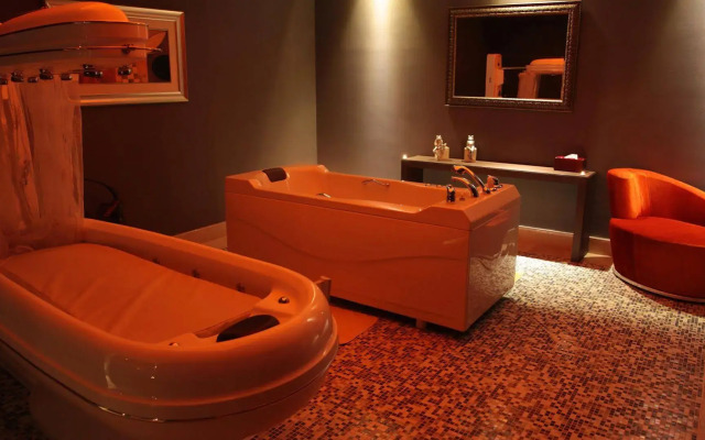 Cratos Premium Hotel & Casino