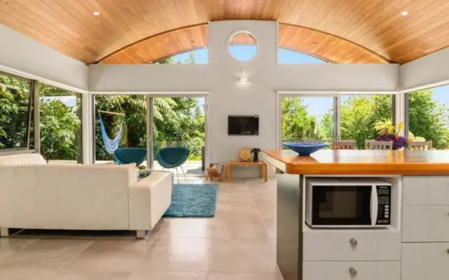 FlaxWater Bach - Lake Tarawera Holiday Home