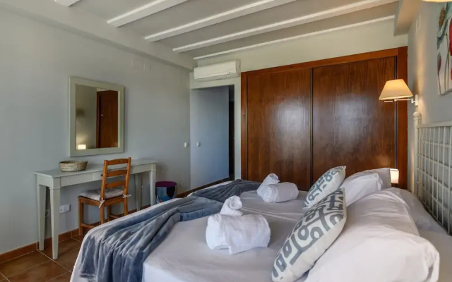 Ideal Apartment With Golf Course Views
