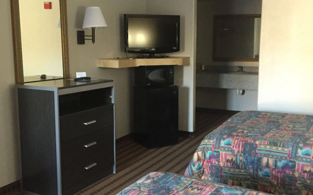 Camelot Inn & Suites Hobby/Gulf Freeway