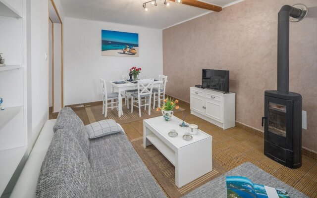 Awesome Home in Erzisce With Wifi and 2 Bedrooms