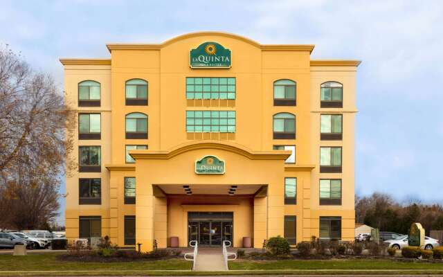 La Quinta Inn & Suites by Wyndham Garden City