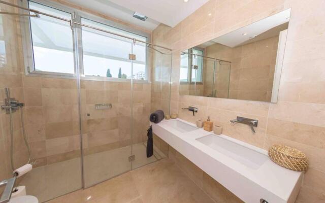 New Top Townhouse With Private Pool/4Bdr/3.5Bath