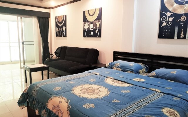 Large Studio Baan Suan Lalana