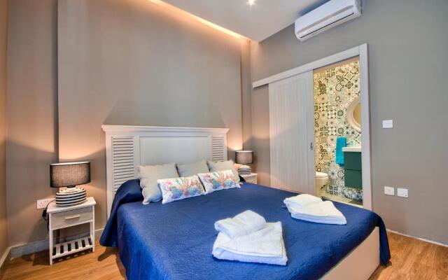 Amazing 4-bedroom Sliema Town House with Jacuzzi