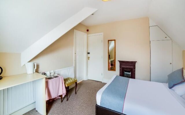 The Briary Hotel - Guest House