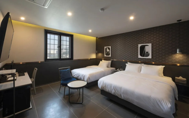 Busan Gupo Brown Dot