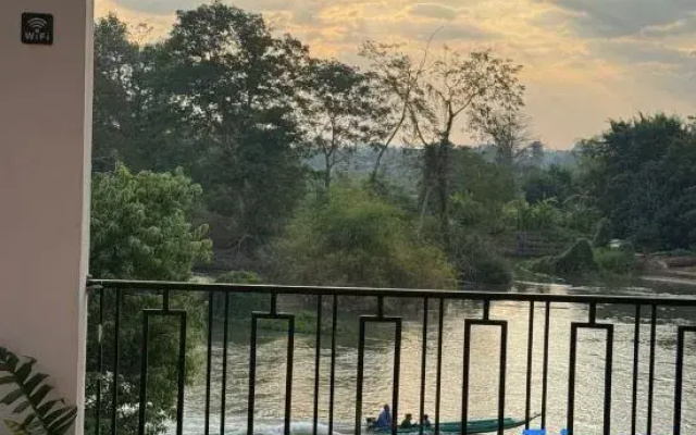 Sunin Hotel Dondet Riverside