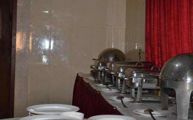 Gracious Hotel