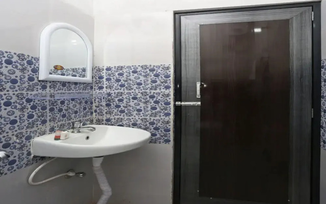 Hotel Mona Palace By OYO Rooms