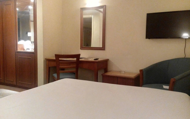 Mandarin Court Hotel