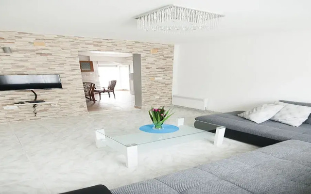 Villa Mona