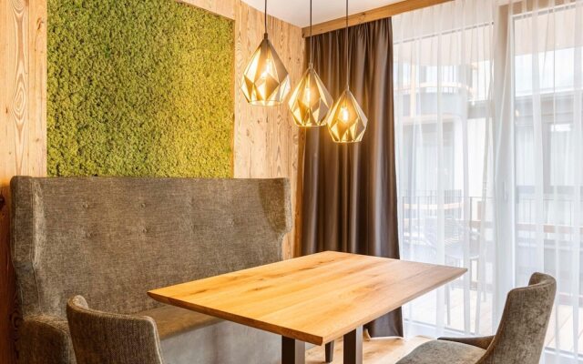Modern Holiday Apartment With Balcony