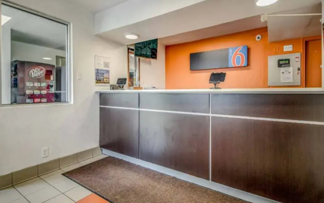 Motel 6 Conroe, TX