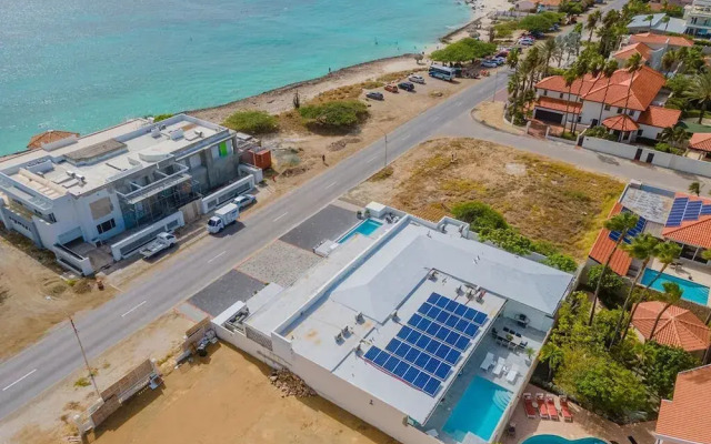 Modern Trestrapi Beach Villa 8 bed 8 Bath 2 Pools