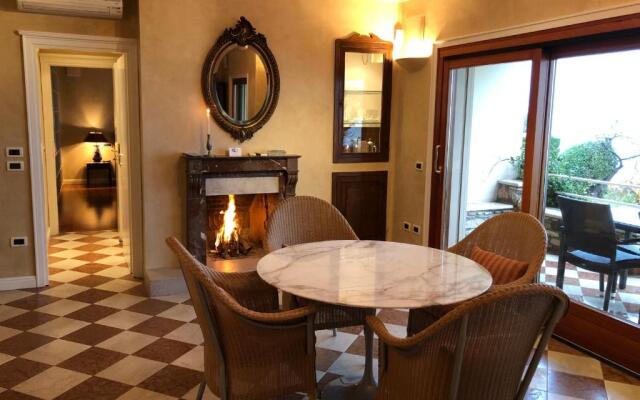 Lake Front Luxury Suites (Adults Only)