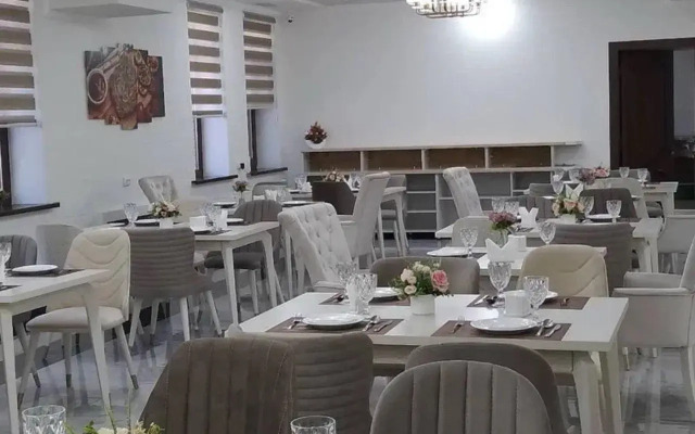 Эверест Плаза