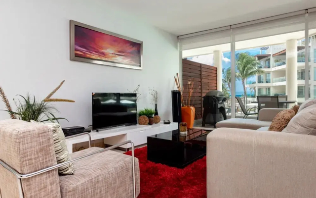 Elements 118 2 Bedroom Condo by Redawning