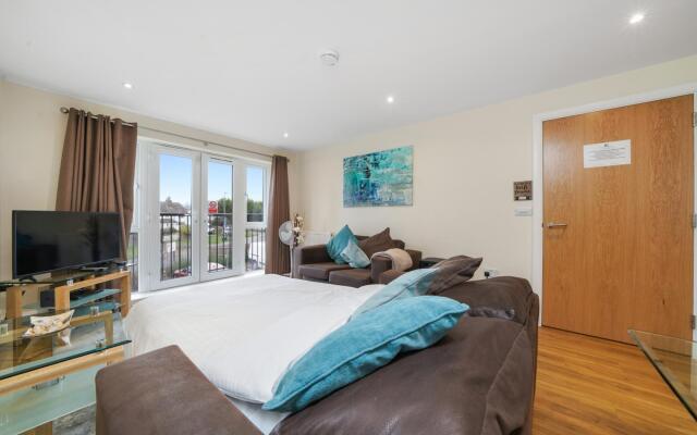 London Heathrow Living Serviced Apartments- Apt 12