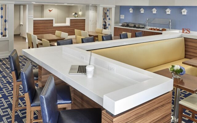 Sonesta Simply Suites Cleveland Airport