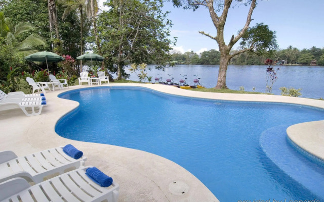 Manatus Hotel